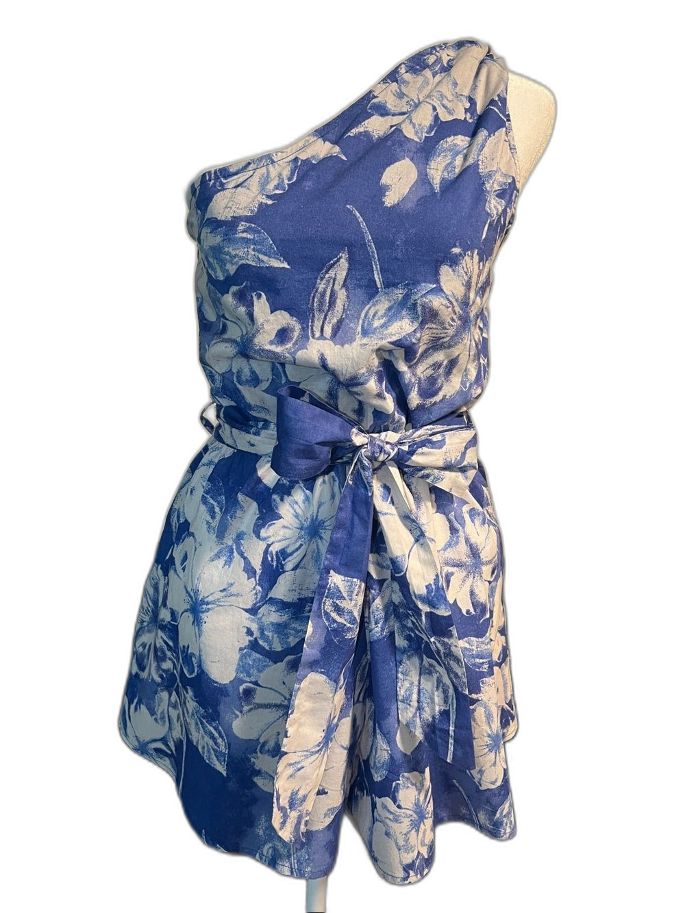 Olivaceous Y2K Blue and Cream Floral One-Shoulder Romper Size M